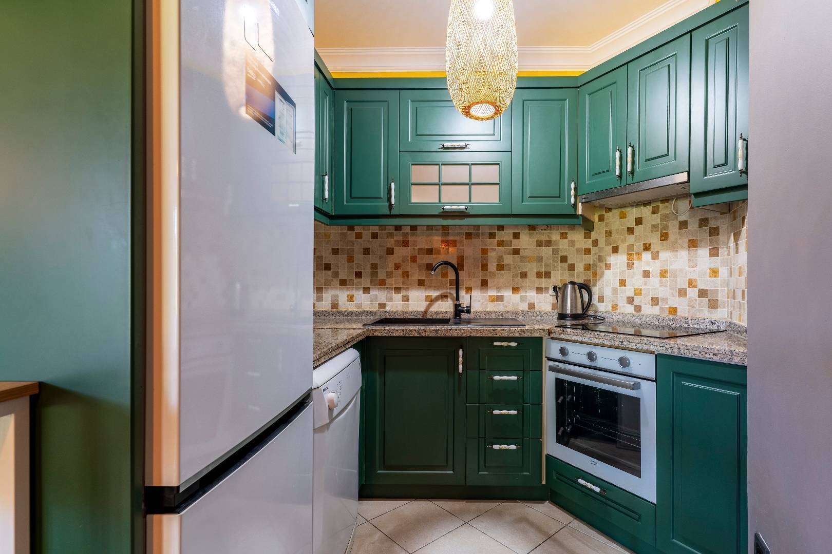 Didim Akbük'te Plajlı Tesis İçerisinde, Ortak Havuzlu, Kiralık Daire