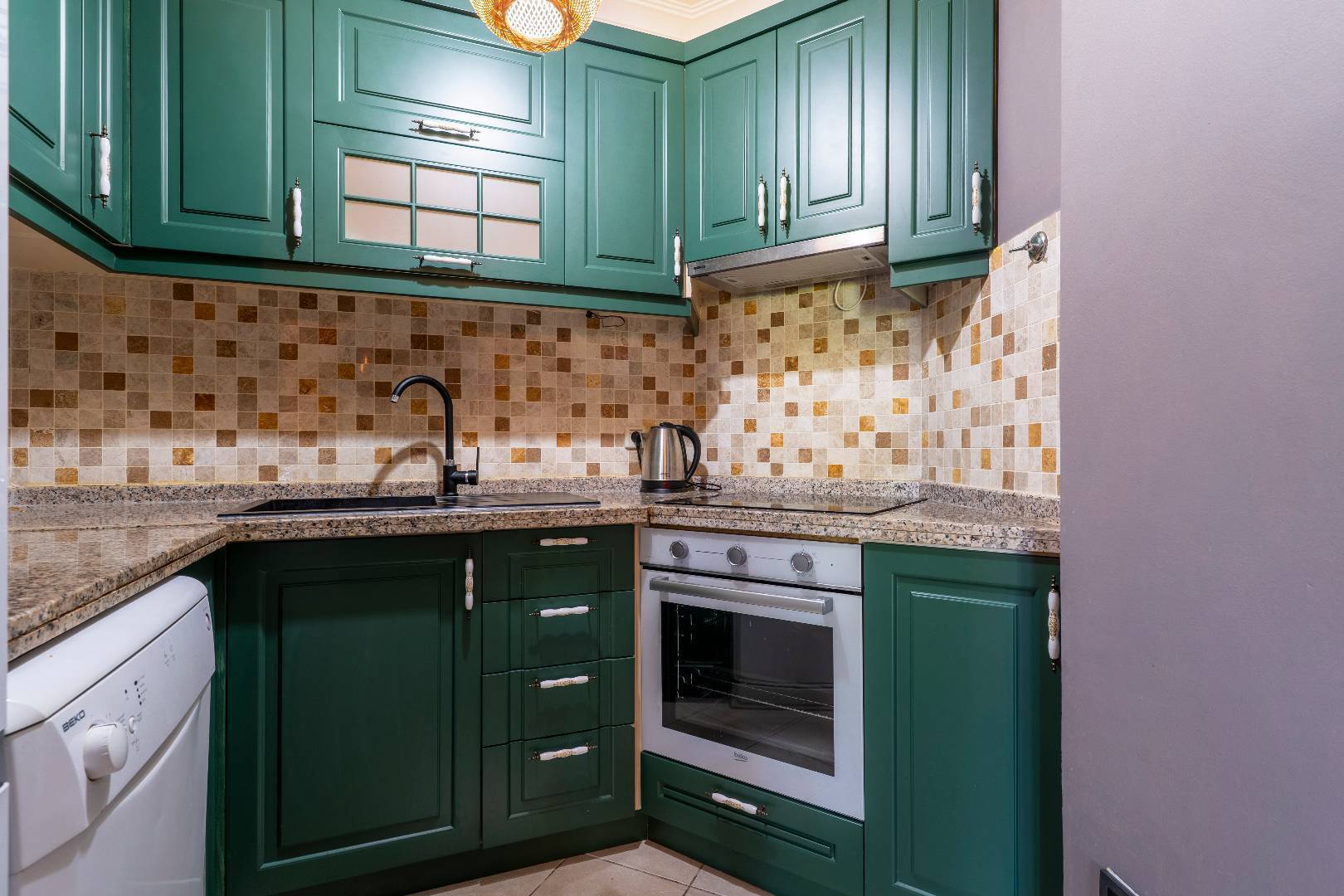 Didim Akbük'te Plajlı Tesis İçerisinde, Ortak Havuzlu, Kiralık Daire