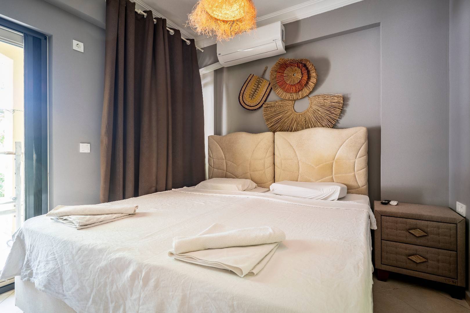 Didim Akbük'te Plajlı Tesis İçerisinde, Ortak Havuzlu, Kiralık Daire