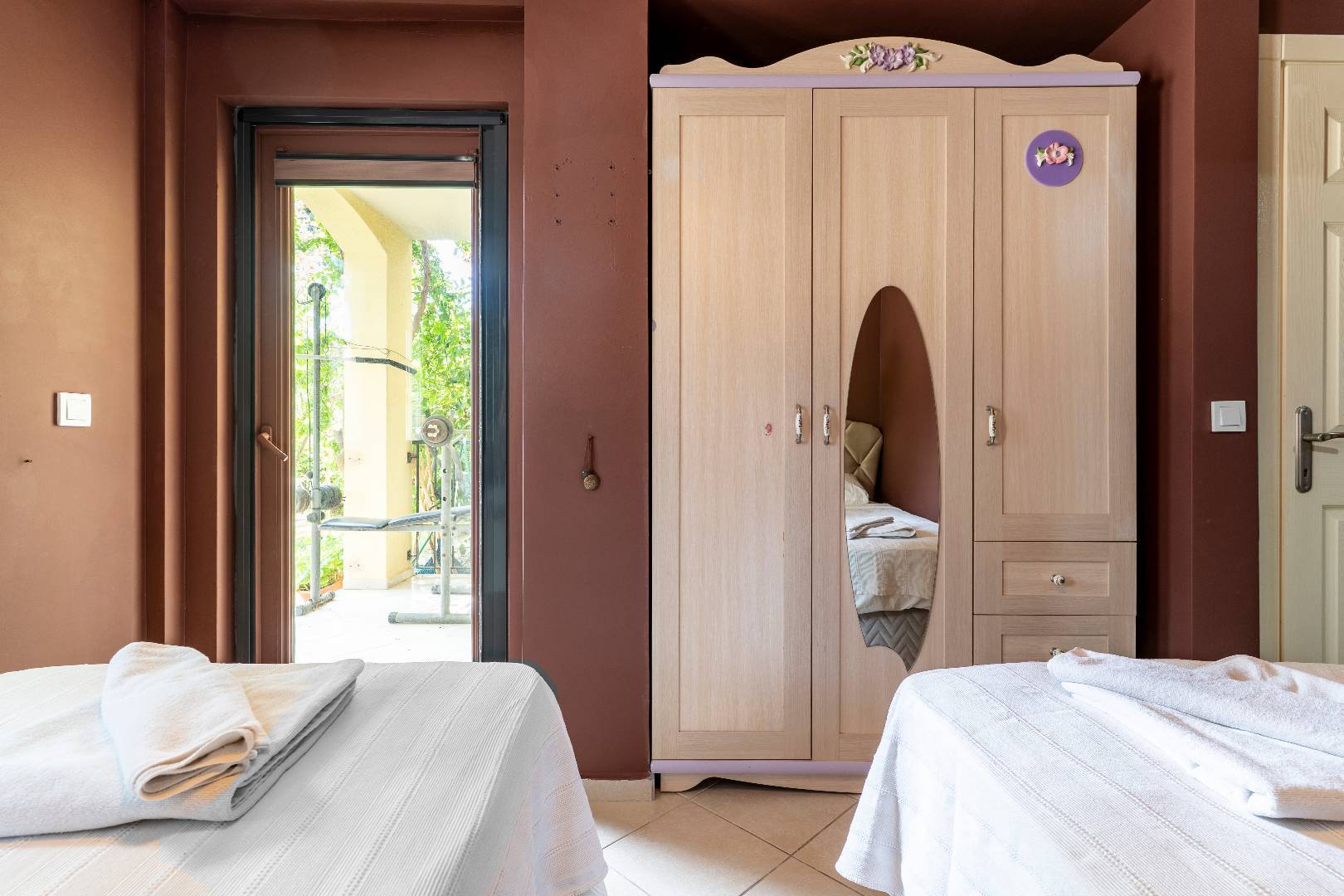Didim Akbük'te Plajlı Tesis İçerisinde, Ortak Havuzlu, Kiralık Daire