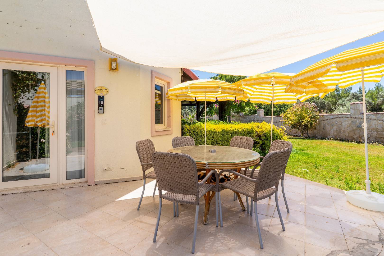 Didim Akbük'te Tesis İçerisinde, 3+1, Bahçeli Villa