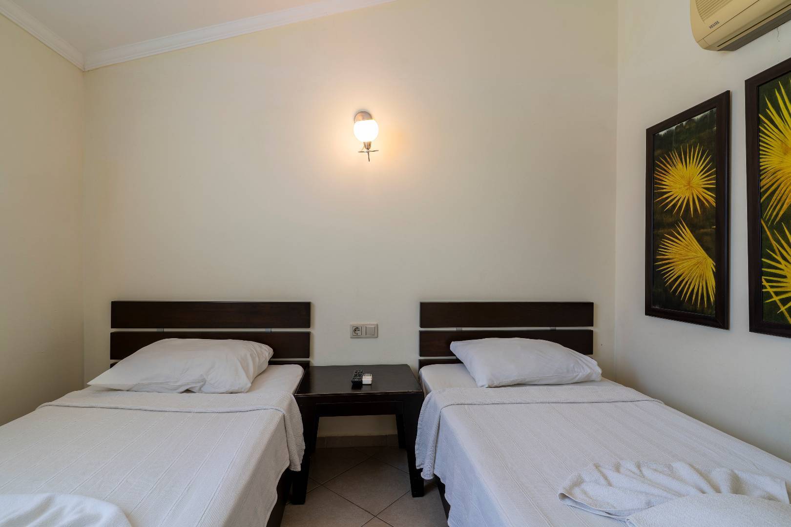 Didim Akbük'te Tesis İçerisinde, 3+1, Bahçeli Villa