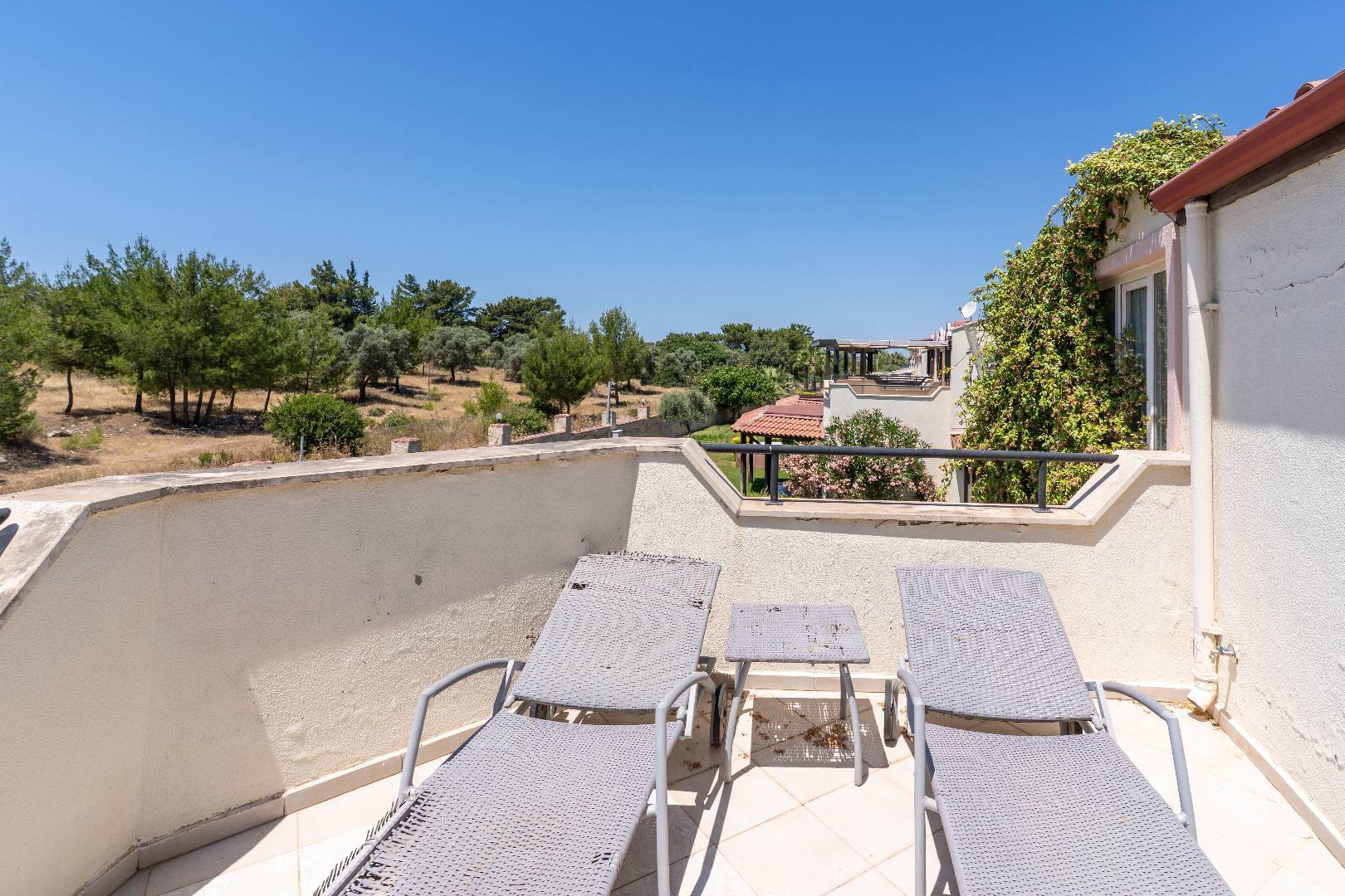 Didim Akbük'te Tesis İçerisinde, 3+1, Bahçeli Villa