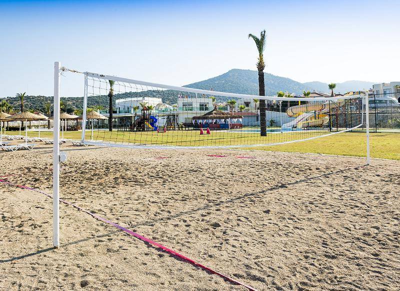 Didim Akbük'te Tesis İçerisinde, 3+1, Bahçeli Villa