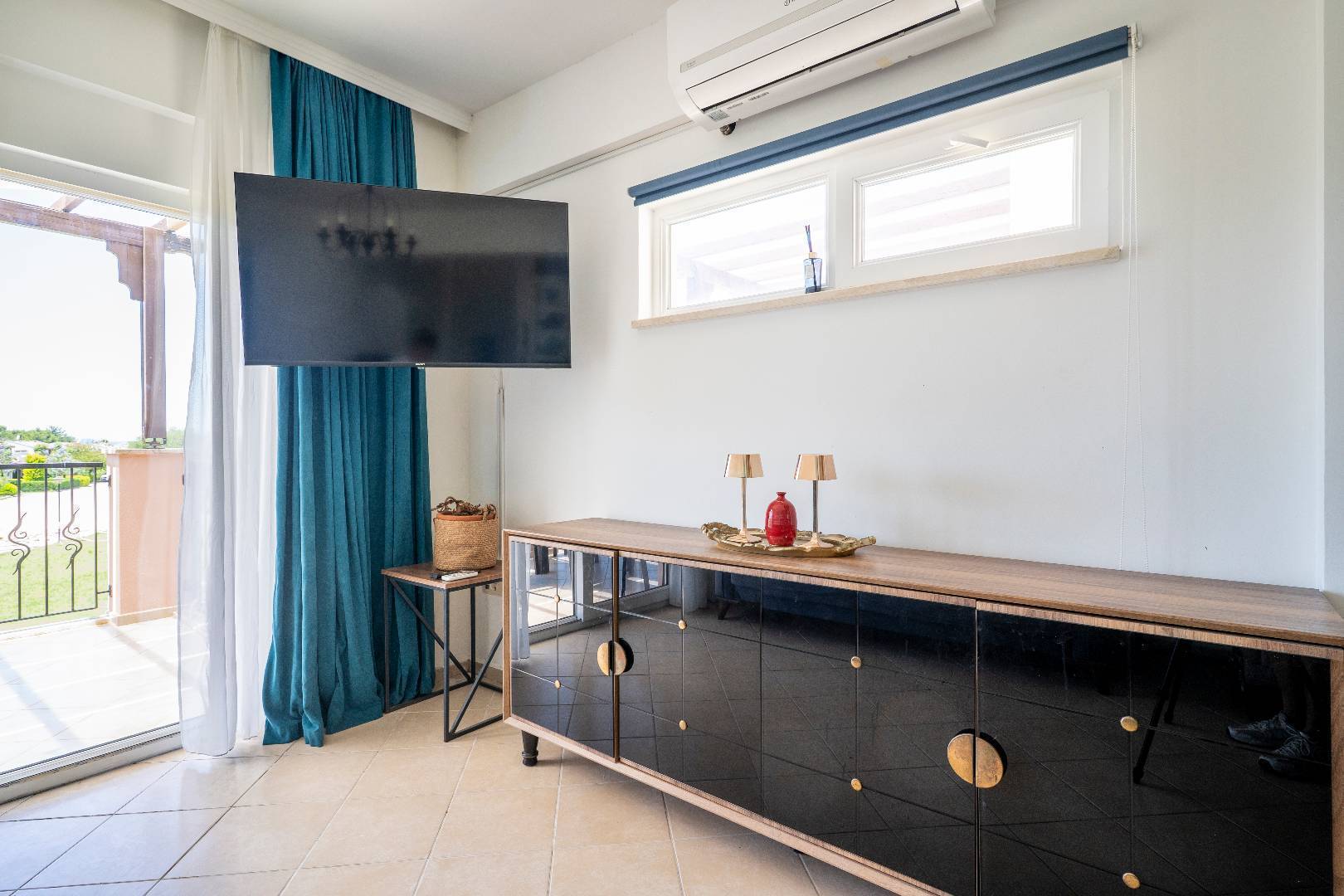 Didim Akbük'te Tesis İçerisinde, Ortak Havuzlu, 3+1 Villa