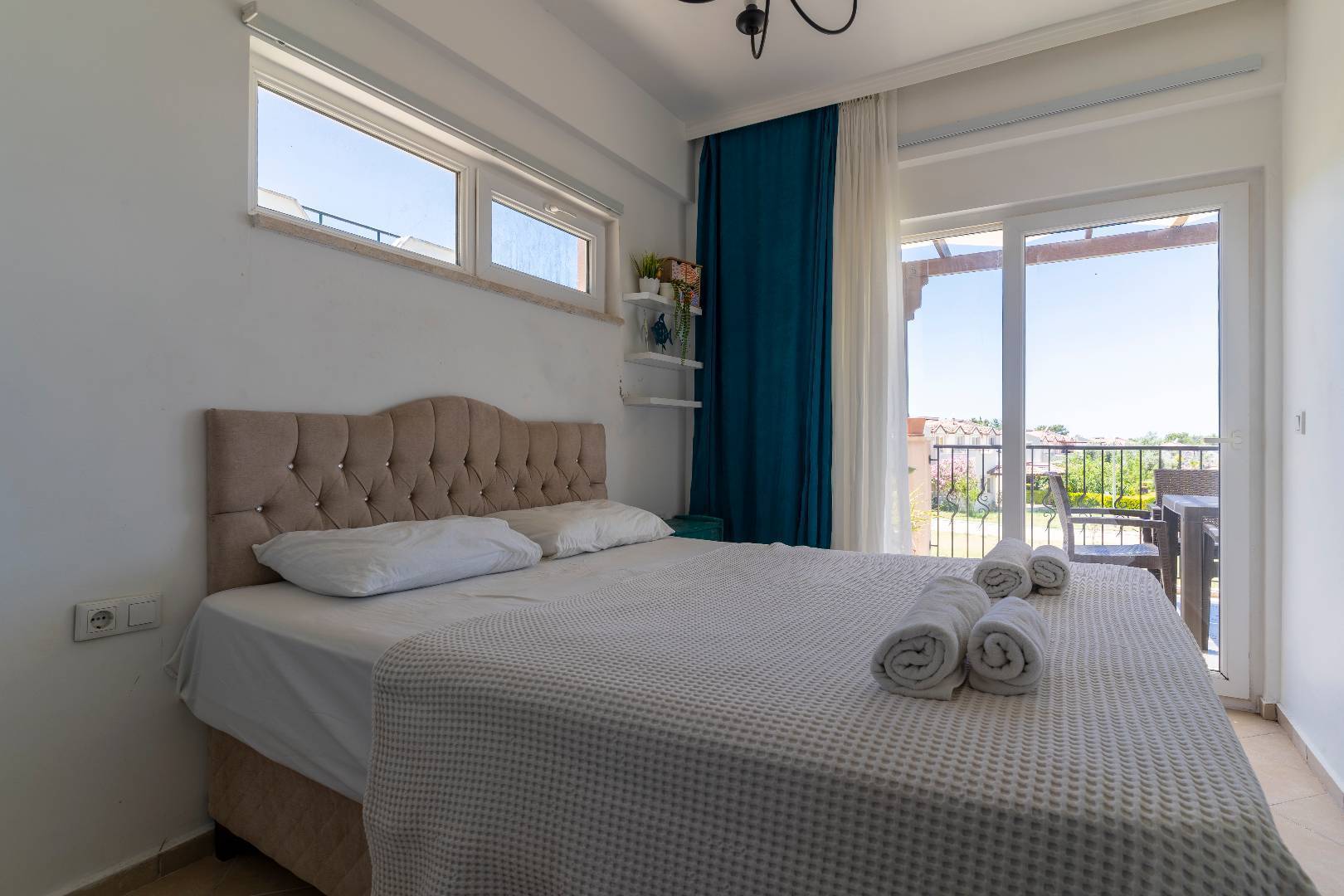 Didim Akbük'te Tesis İçerisinde, Ortak Havuzlu, 3+1 Villa