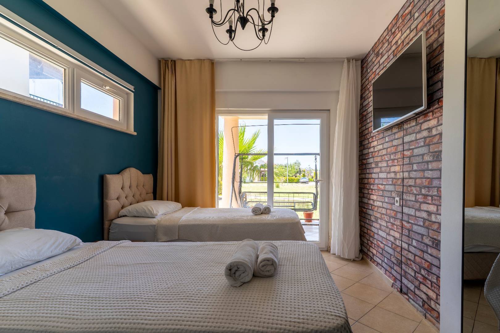 Didim Akbük'te Tesis İçerisinde, Ortak Havuzlu, 3+1 Villa