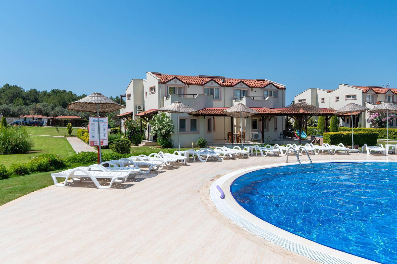 Didim Akbük'te Tesis İçerisinde, 3+1, Bahçeli Villa 46077