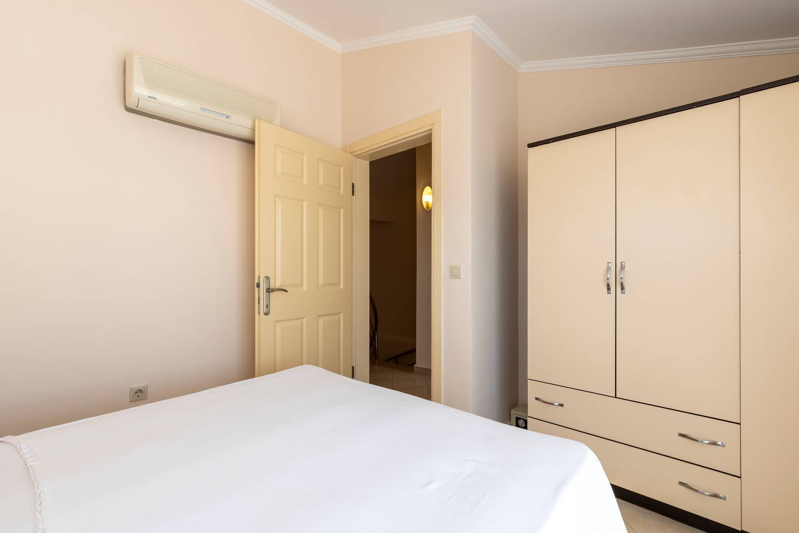Didim Akbük'te Tesis İçerisinde, 3+1, Bahçeli Villa