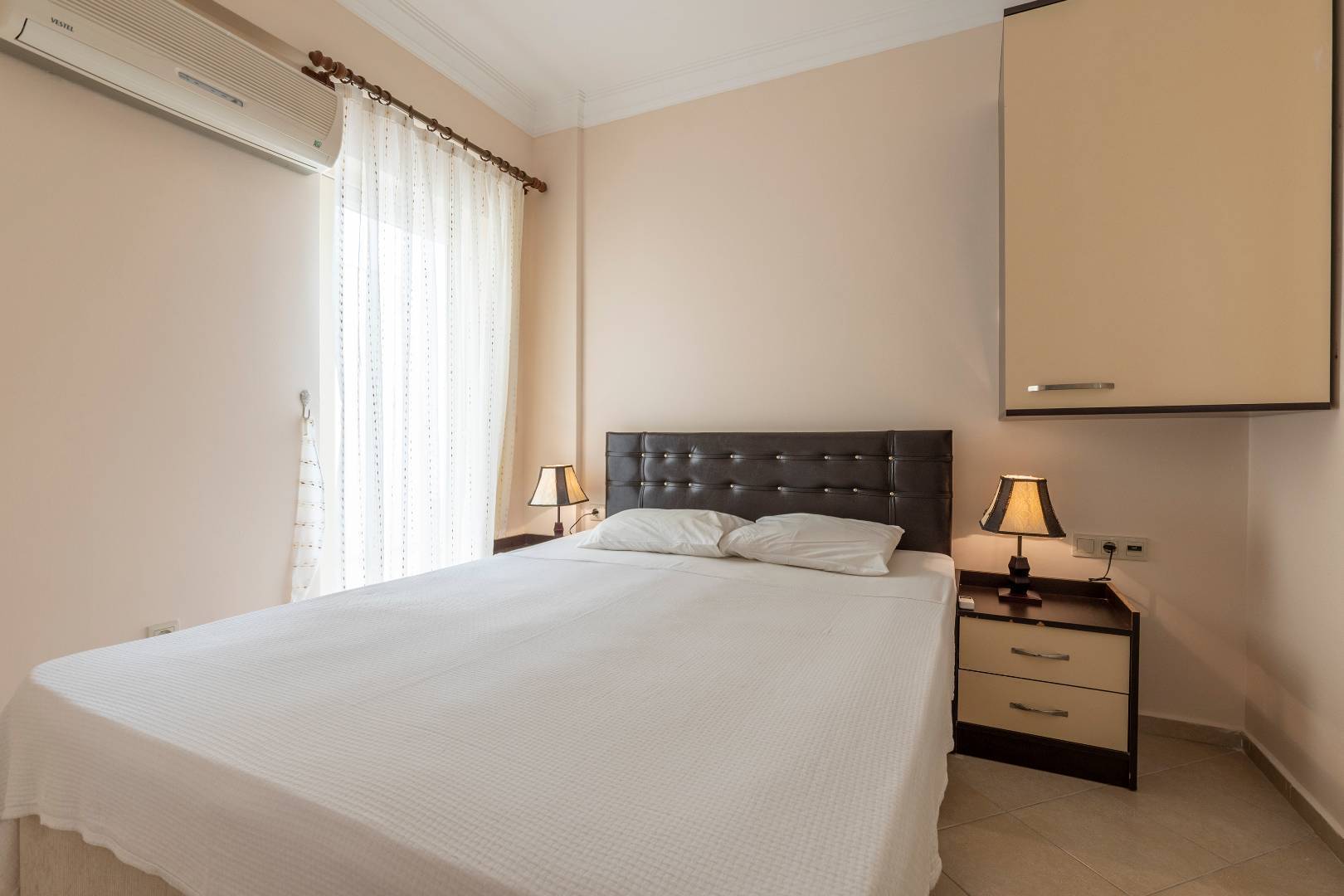 Didim Akbük'te Tesis İçerisinde, 3+1, Bahçeli Villa