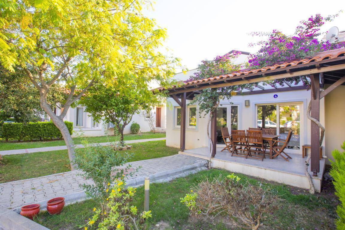 Didim Akbük'te Tesis İçerisinde, Ortak Havuzlu, 3+1 Villa 46085 — 2
