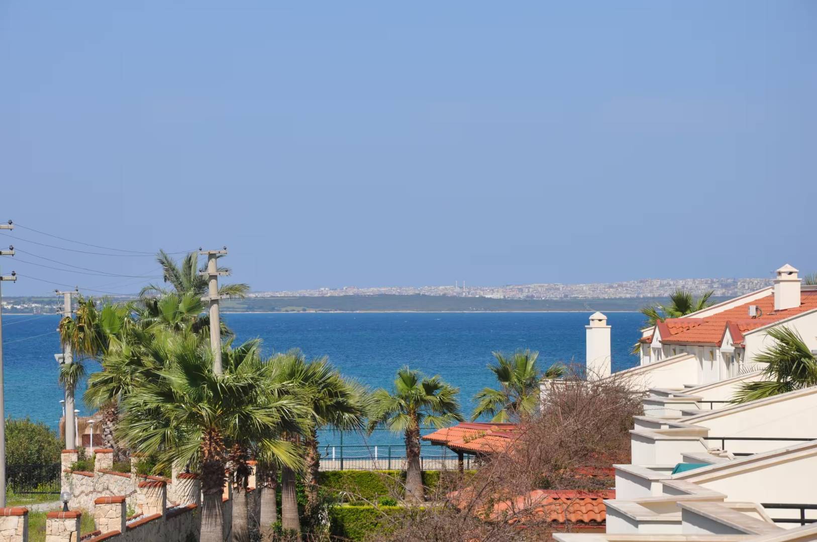 Didim Akbük'te Tesis İçerisinde, Ortak Havuzlu, 3+1 Villa