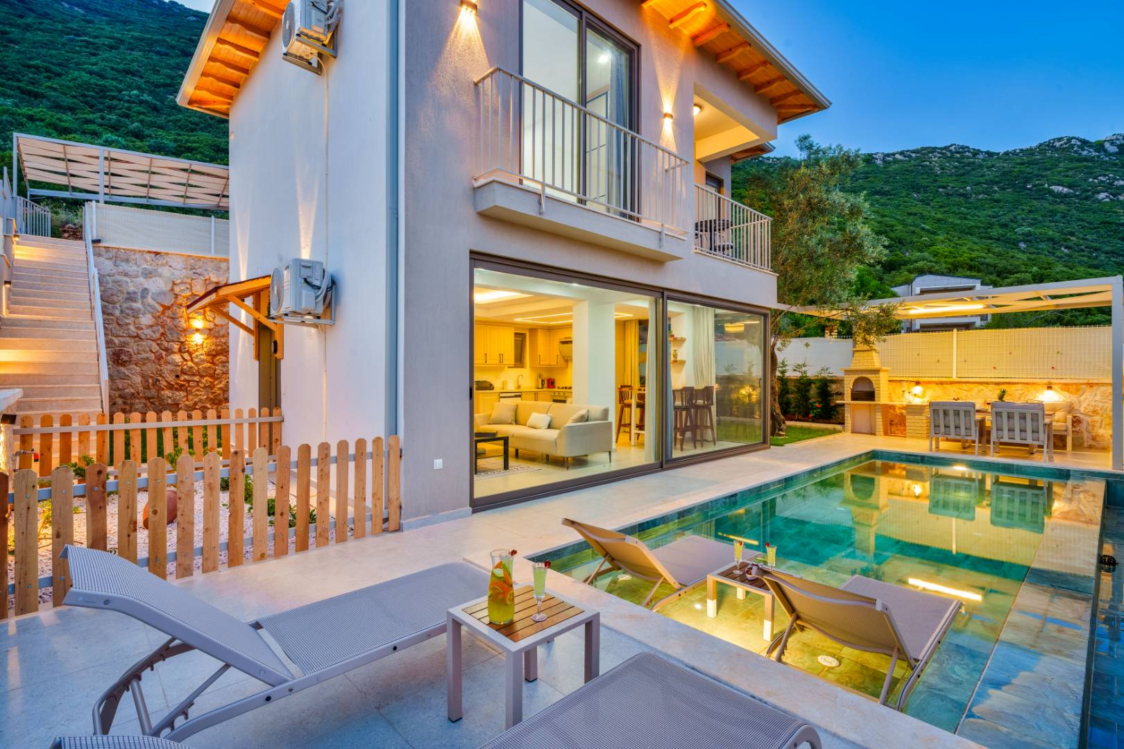 Kaş Çukurbağ'da Huzurlu Doğada, Özel Havuzlu, Kiralık Villa