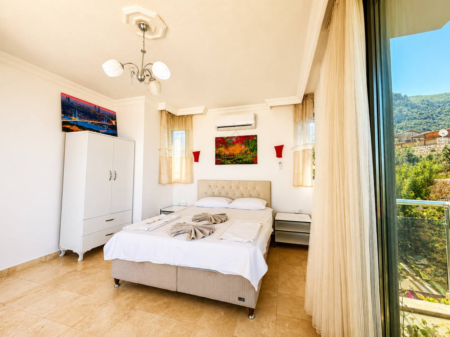 Kaş Palamut'da Enfes Doğa Manzaralı, Özel Havuzlu, Geniş Villa