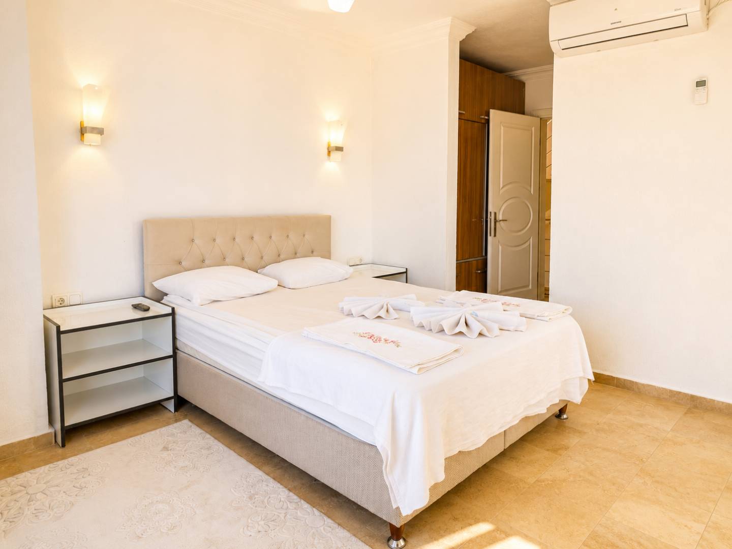 Kaş Palamut'da Enfes Doğa Manzaralı, Özel Havuzlu, Geniş Villa