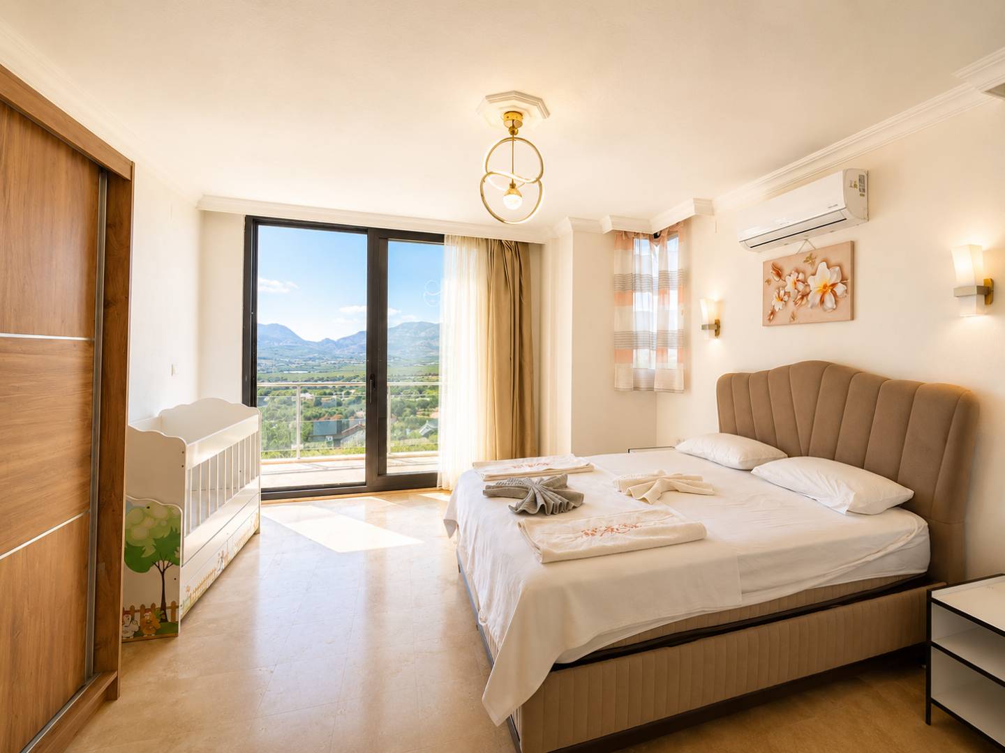 Kaş Palamut'da Enfes Doğa Manzaralı, Özel Havuzlu, Geniş Villa