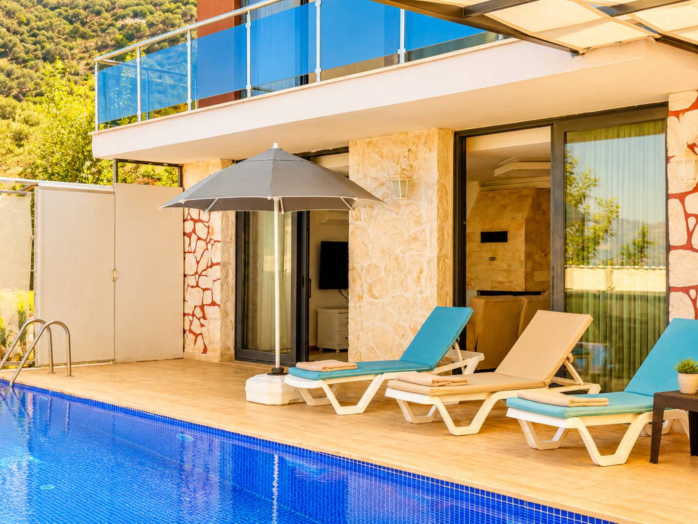 Kaş Palamut'da Enfes Doğa Manzaralı, Özel Havuzlu, Geniş Villa