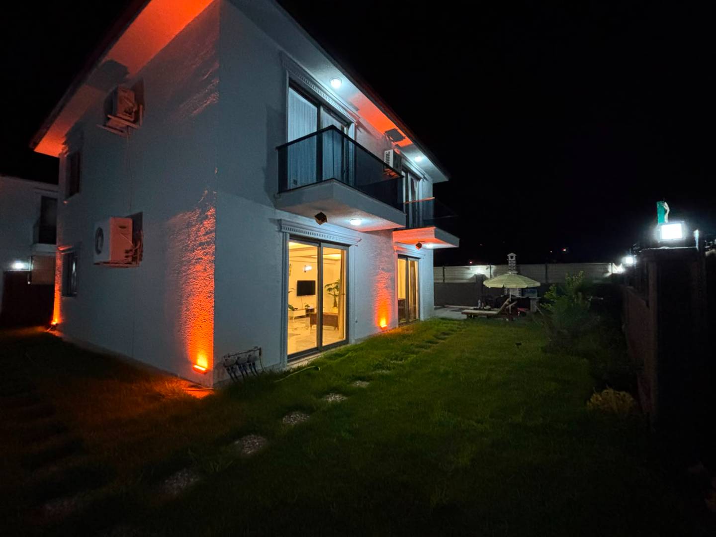 Seydikemer Kadıköy'de Doğanın Kalbinde, Özel Havuzlu, Modern Villa