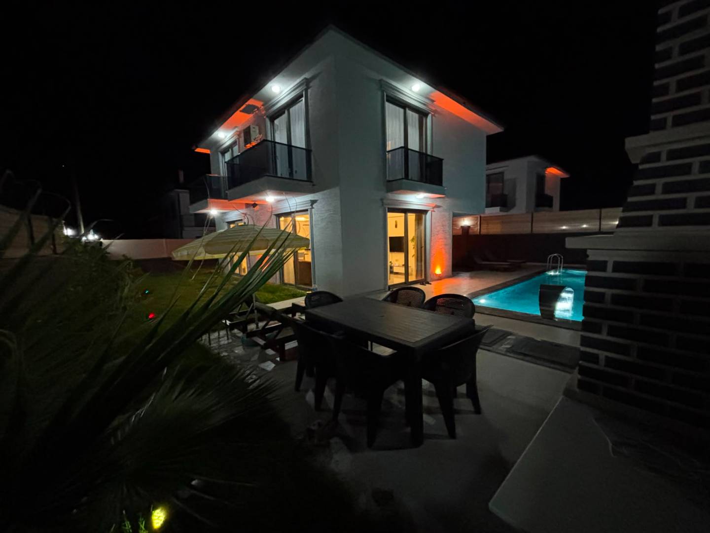 Seydikemer Kadıköy'de Doğanın Kalbinde, Özel Havuzlu, Modern Villa
