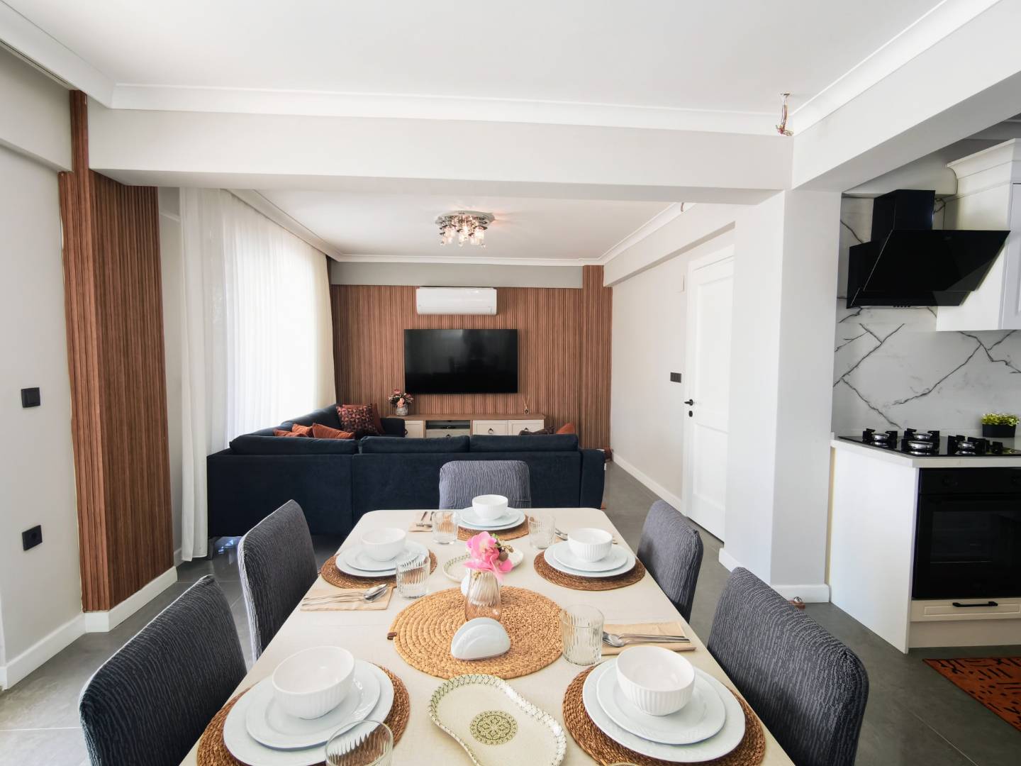 Seydikemer Gerişburnu'nda Geniş Aileler için Uygun, Özel Havuzlu, Modern Villa