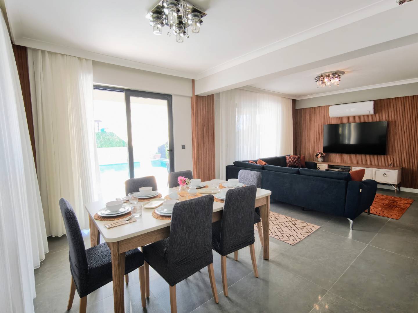Seydikemer Gerişburnu'nda Geniş Aileler için Uygun, Özel Havuzlu, Modern Villa