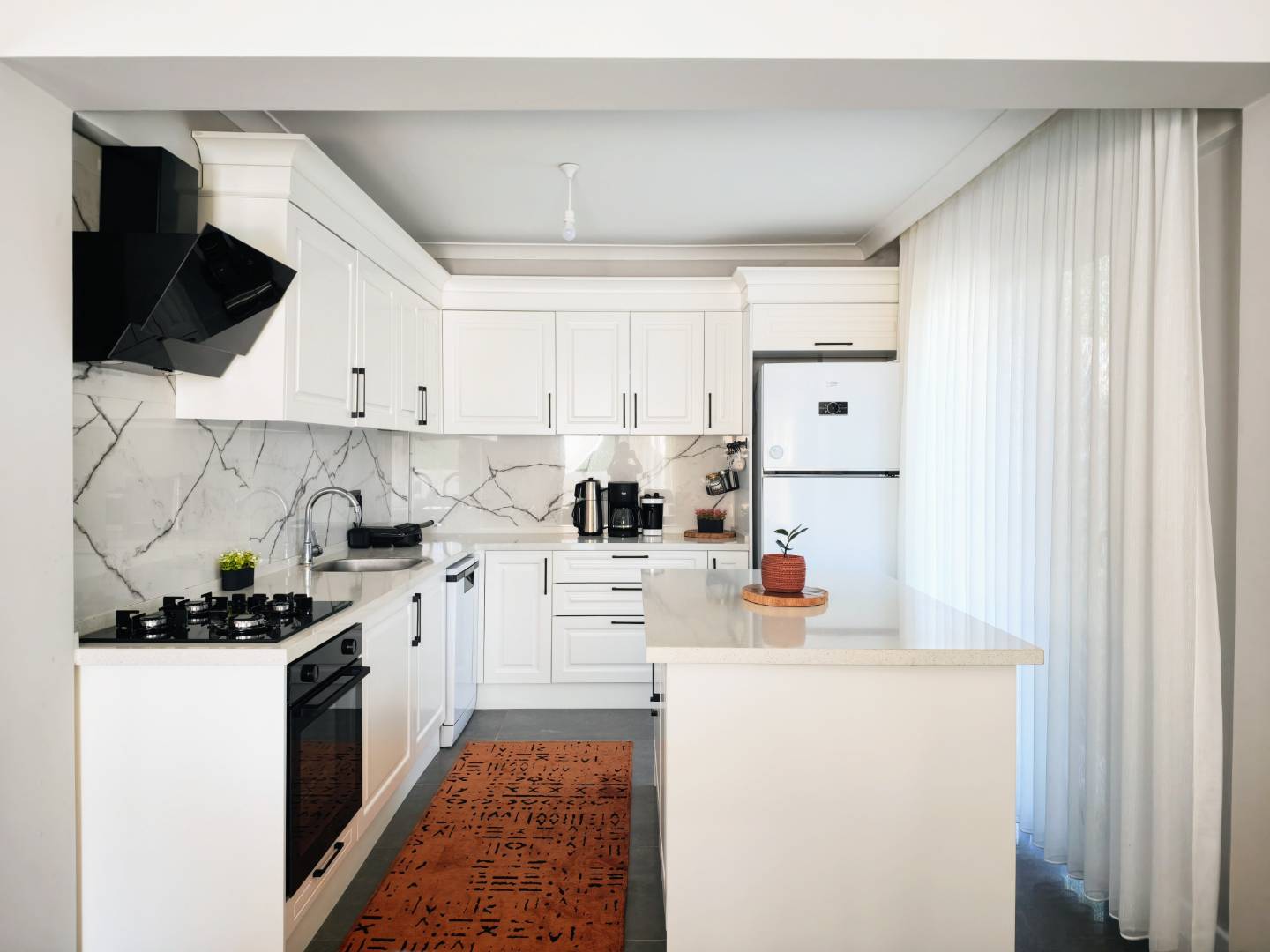 Seydikemer Gerişburnu'nda Geniş Aileler için Uygun, Özel Havuzlu, Modern Villa