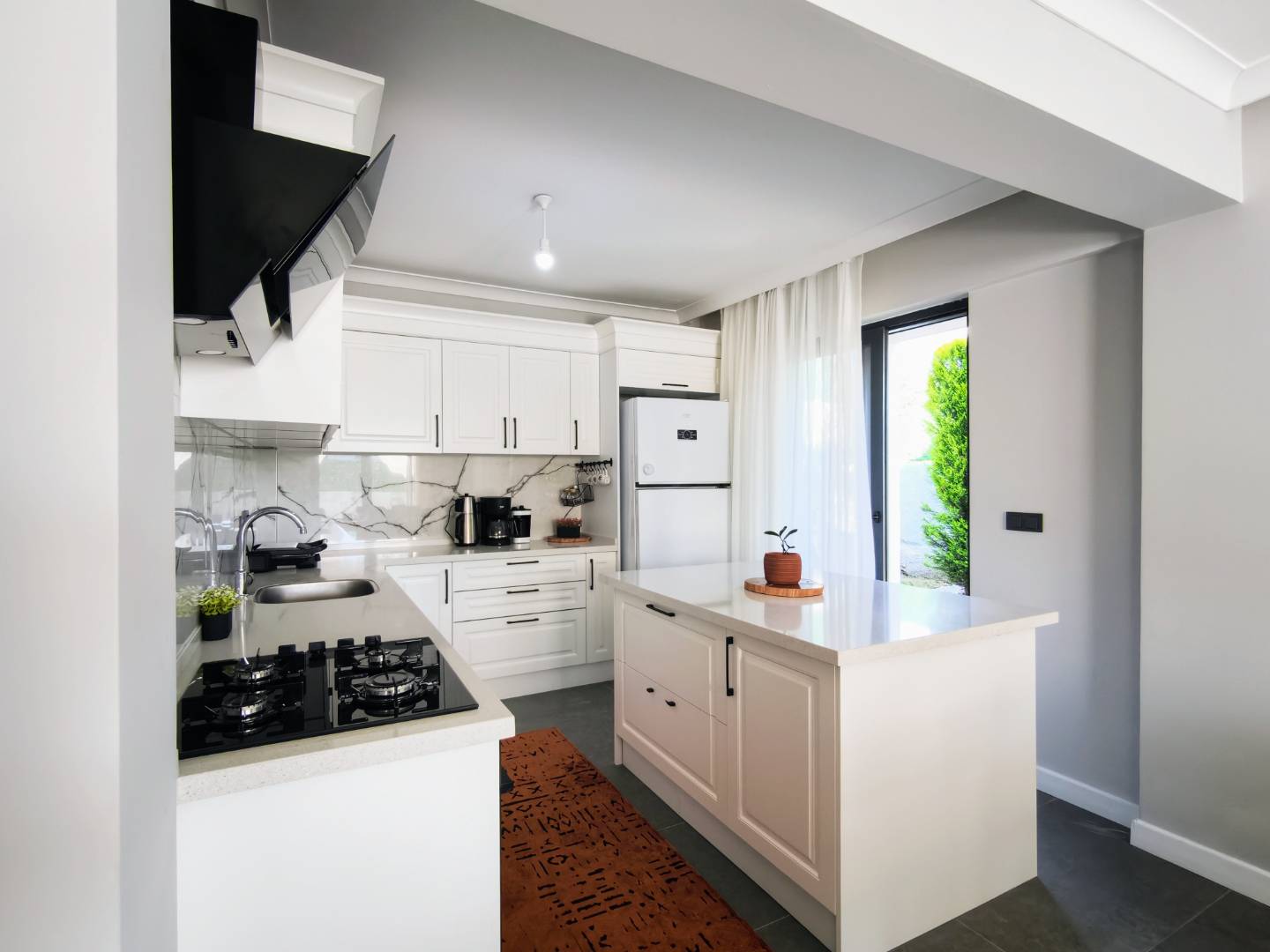 Seydikemer Gerişburnu'nda Geniş Aileler için Uygun, Özel Havuzlu, Modern Villa