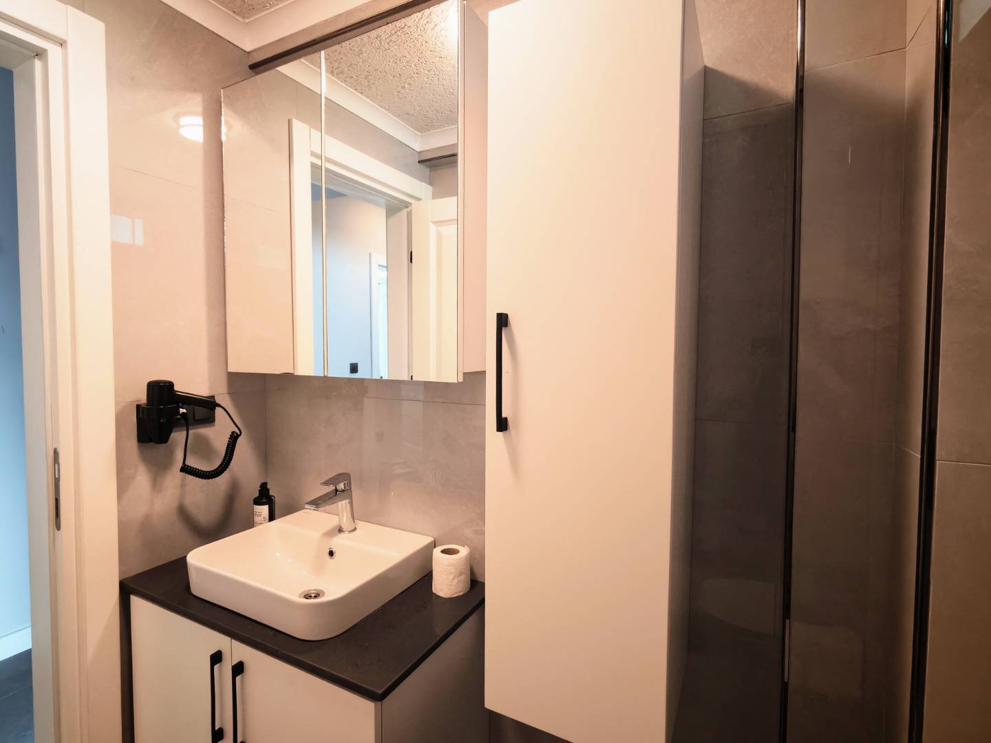 Seydikemer Gerişburnu'nda Geniş Aileler için Uygun, Özel Havuzlu, Modern Villa