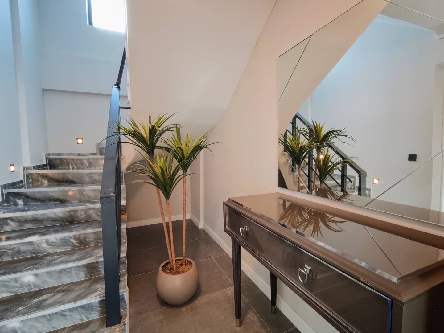 Seydikemer Gerişburnu'nda Geniş Aileler için Uygun, Özel Havuzlu, Modern Villa