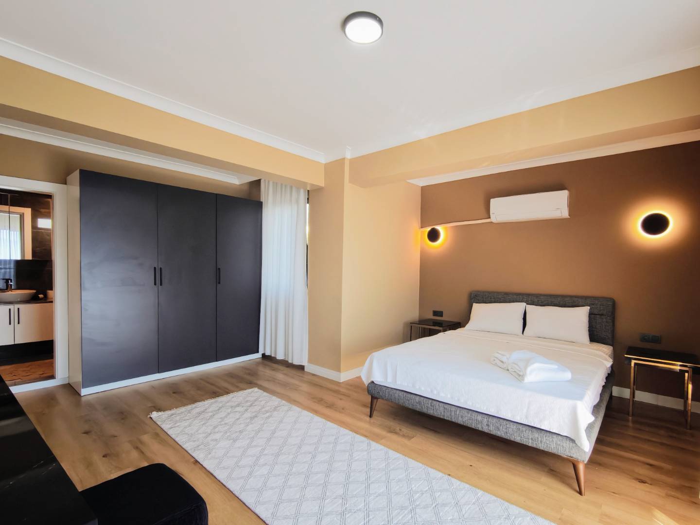 Seydikemer Gerişburnu'nda Geniş Aileler için Uygun, Özel Havuzlu, Modern Villa