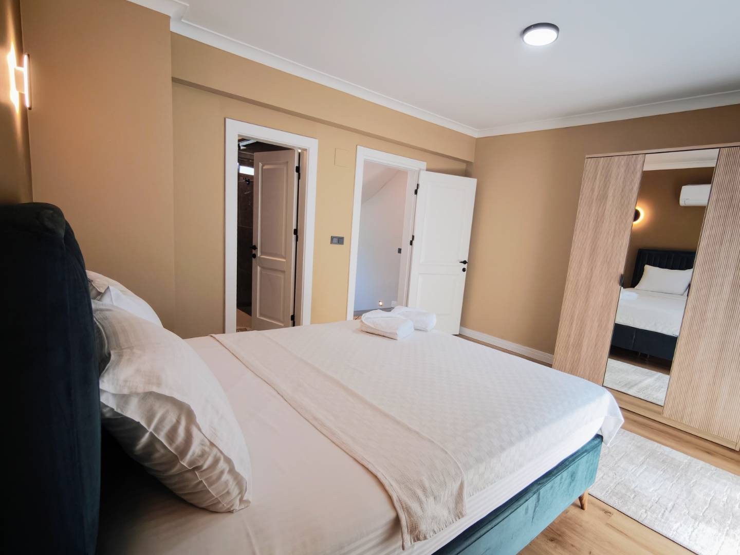Seydikemer Gerişburnu'nda Geniş Aileler için Uygun, Özel Havuzlu, Modern Villa
