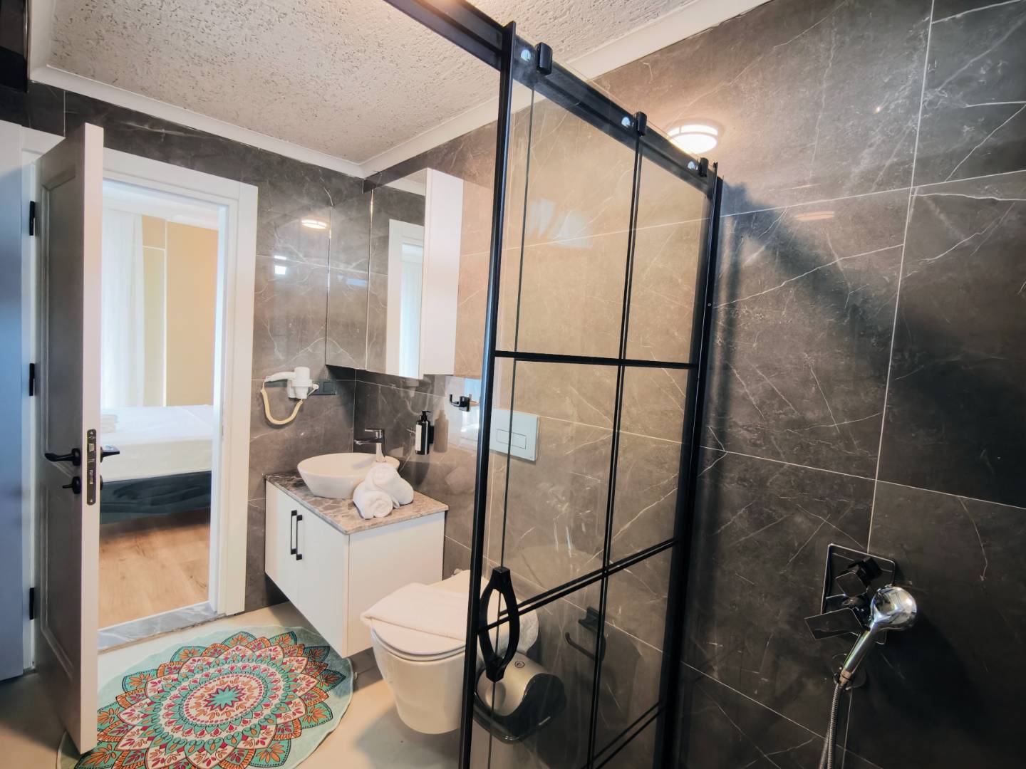 Seydikemer Gerişburnu'nda Geniş Aileler için Uygun, Özel Havuzlu, Modern Villa