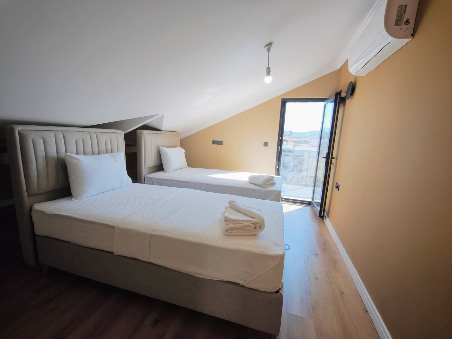 Seydikemer Gerişburnu'nda Geniş Aileler için Uygun, Özel Havuzlu, Modern Villa