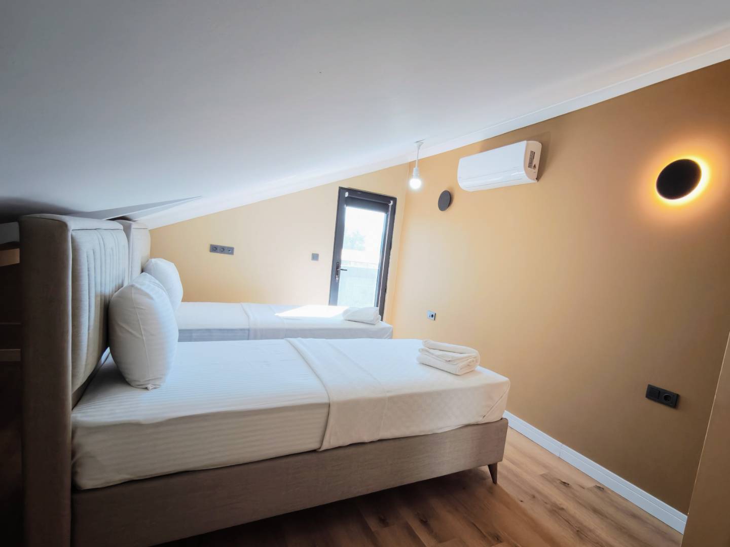 Seydikemer Gerişburnu'nda Geniş Aileler için Uygun, Özel Havuzlu, Modern Villa