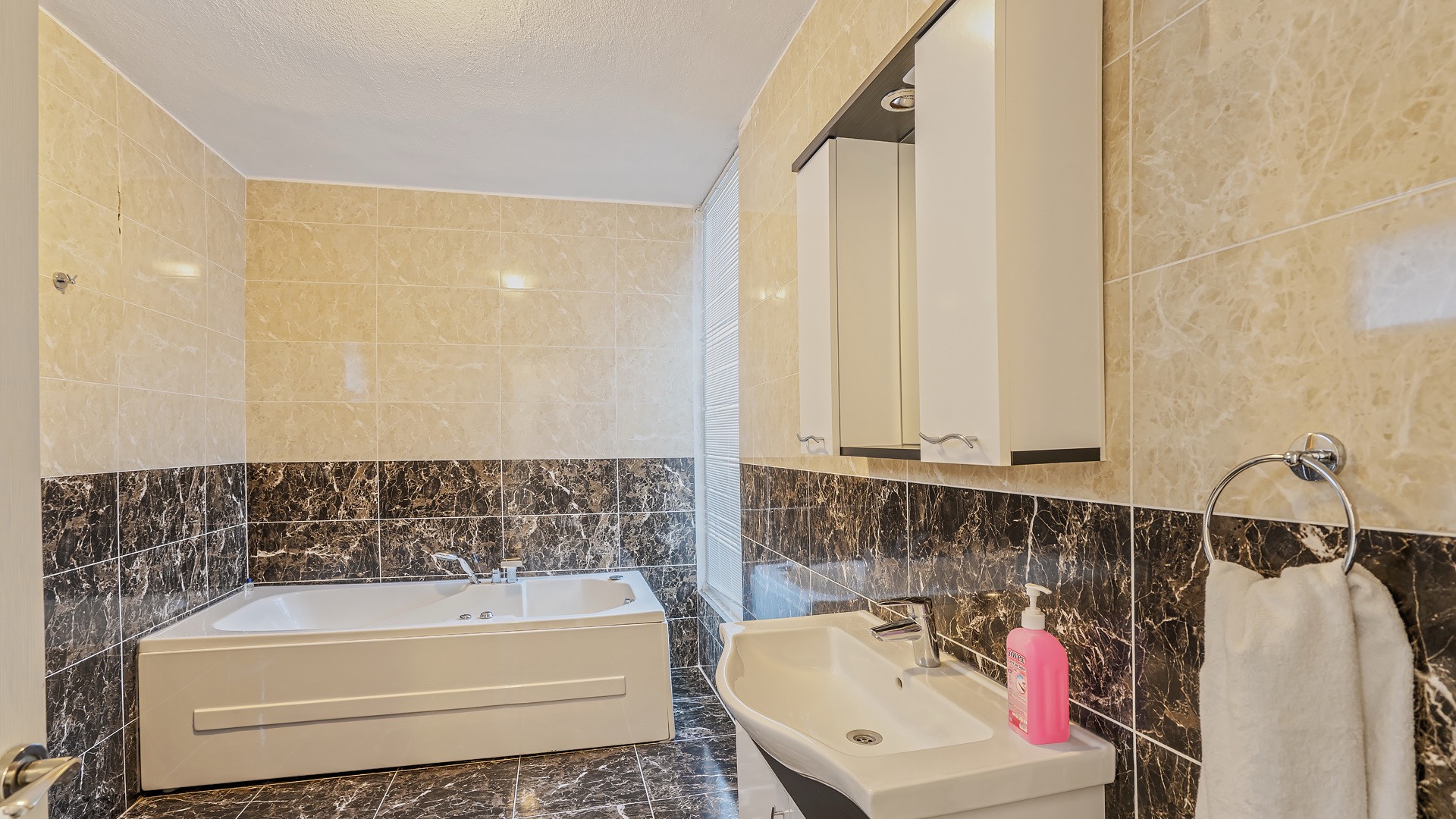 Kaş İslamlar'da Huzurlu Doğada, Özel Havuzlu, 4+1, Konforlu Villa  