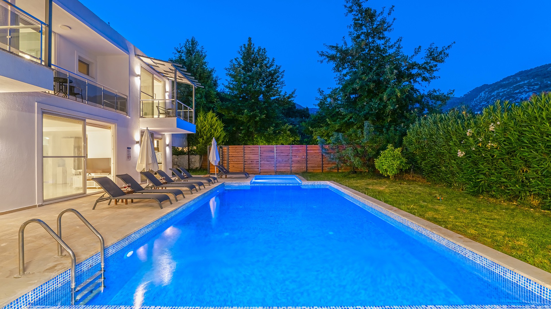 Kaş İslamlar'da Huzurlu Doğada, Özel Havuzlu, 4+1, Konforlu Villa  
