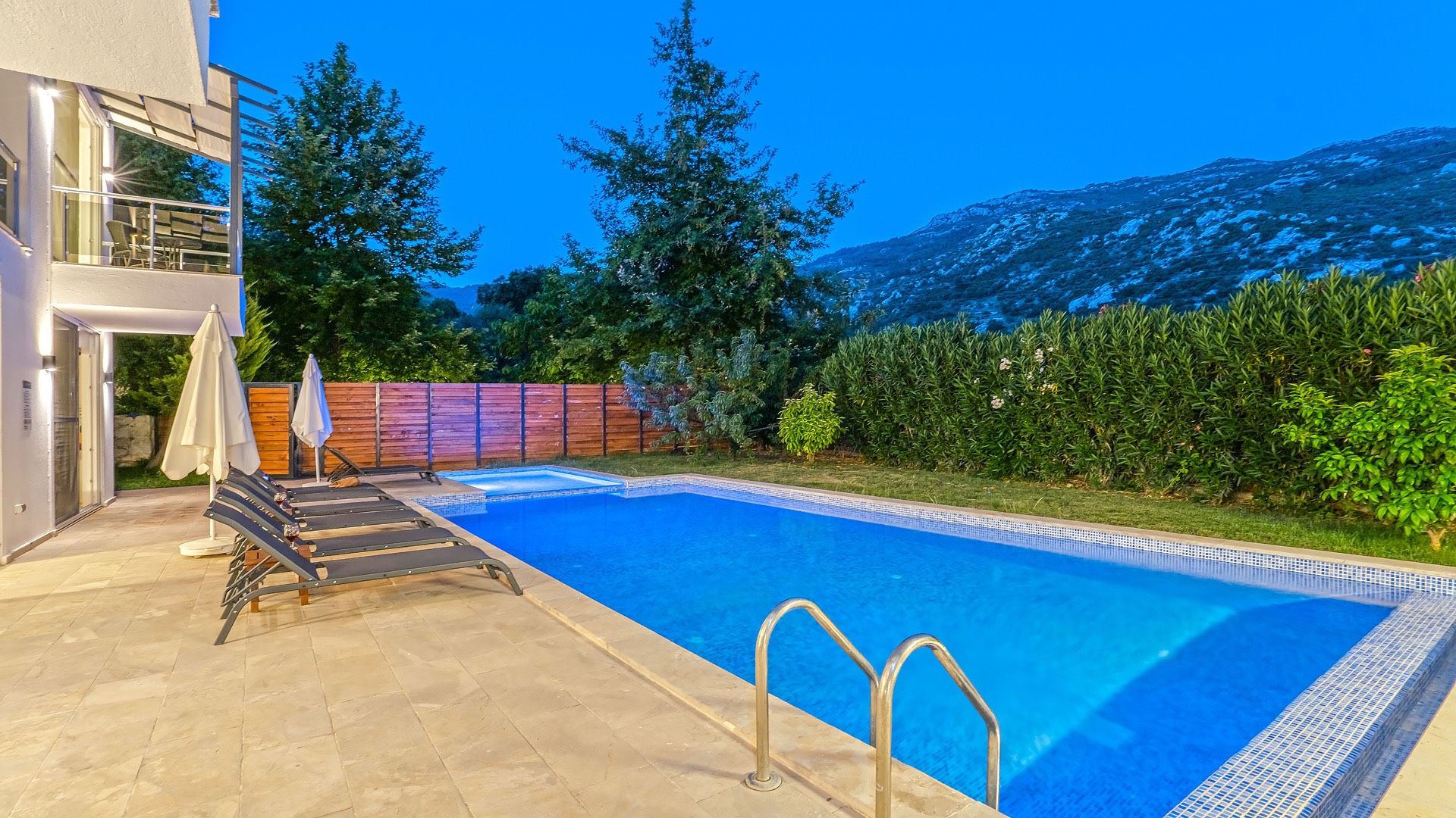 Kaş İslamlar'da Huzurlu Doğada, Özel Havuzlu, 4+1, Konforlu Villa  