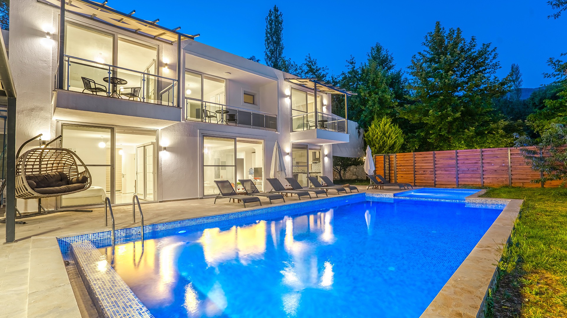Kaş İslamlar'da Huzurlu Doğada, Özel Havuzlu, 4+1, Konforlu Villa  