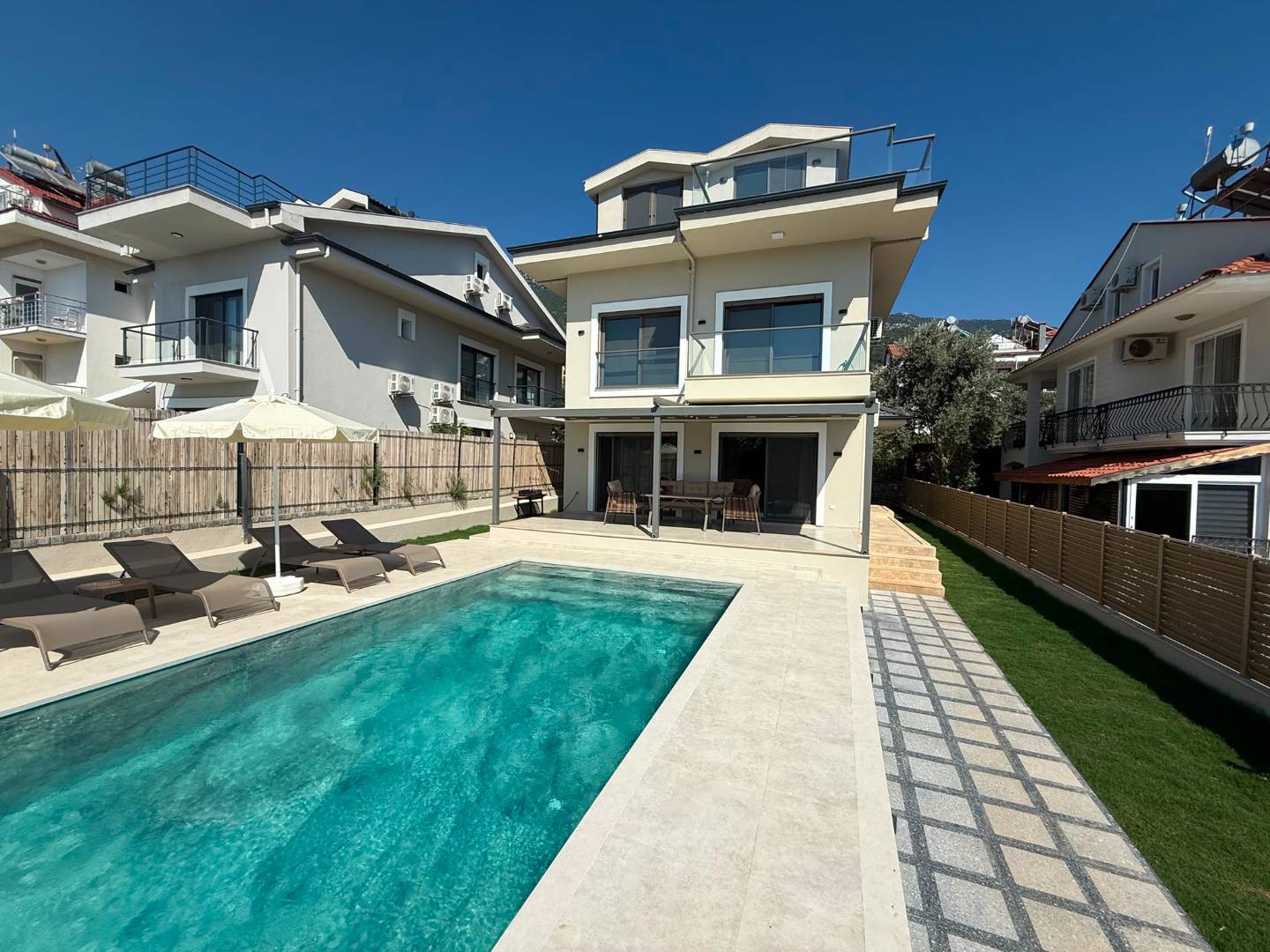 Fethiye Ölüdeniz'de Kalabalık Ailelere Uygun, Özel Havuzlu, 9 Kişilik Villa