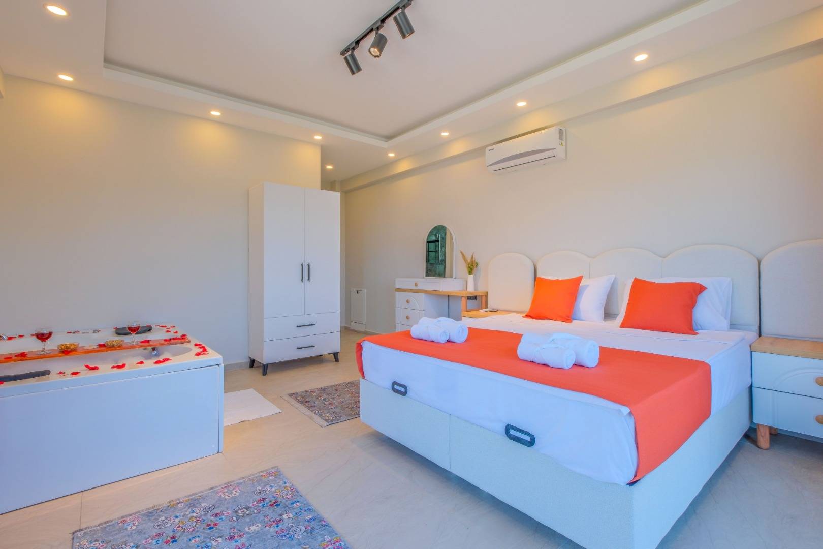 Fethiye Bozyer'de Doğa İle Baş Başa, Özel Havuzlu, 3+1 İkiz Villa