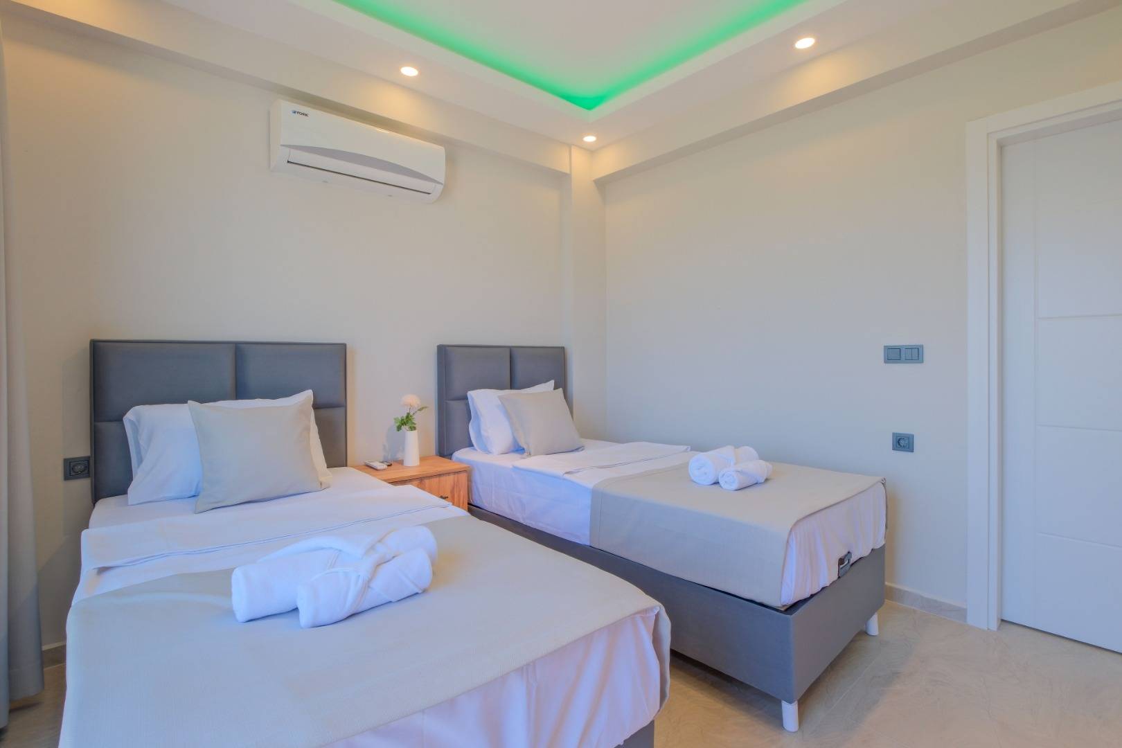 Fethiye Bozyer'de Doğa İle Baş Başa, Özel Havuzlu, 3+1 İkiz Villa