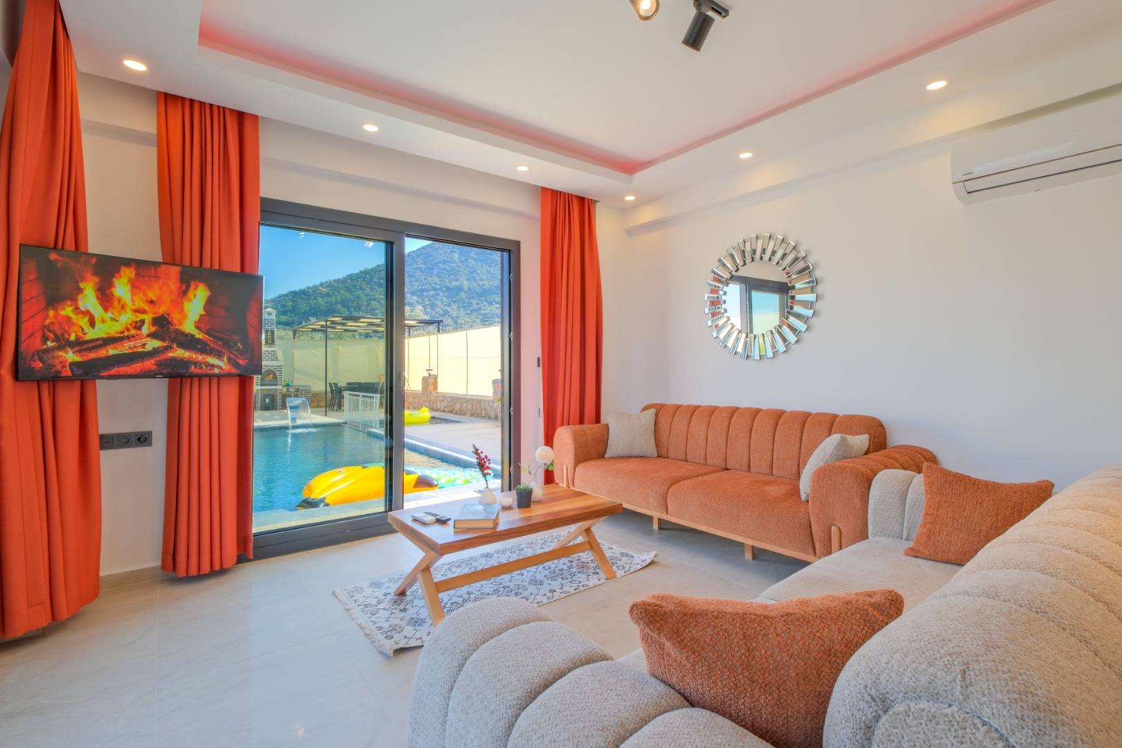 Fethiye Bozyer'de Geniş Ailelere Uygun, Özel Havuzlu, 3+1 Kiralık Villa
