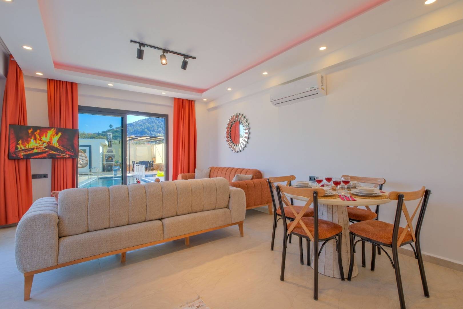 Fethiye Bozyer'de Geniş Ailelere Uygun, Özel Havuzlu, 3+1 Kiralık Villa