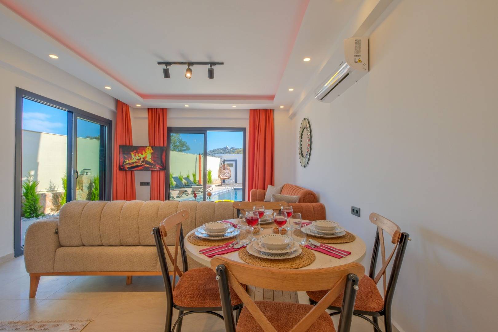 Fethiye Bozyer'de Geniş Ailelere Uygun, Özel Havuzlu, 3+1 Kiralık Villa