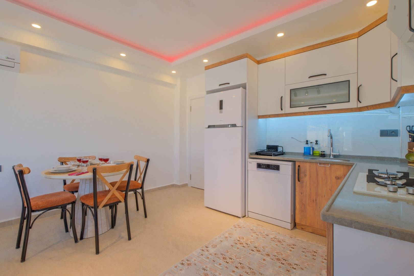 Fethiye Bozyer'de Geniş Ailelere Uygun, Özel Havuzlu, 3+1 Kiralık Villa