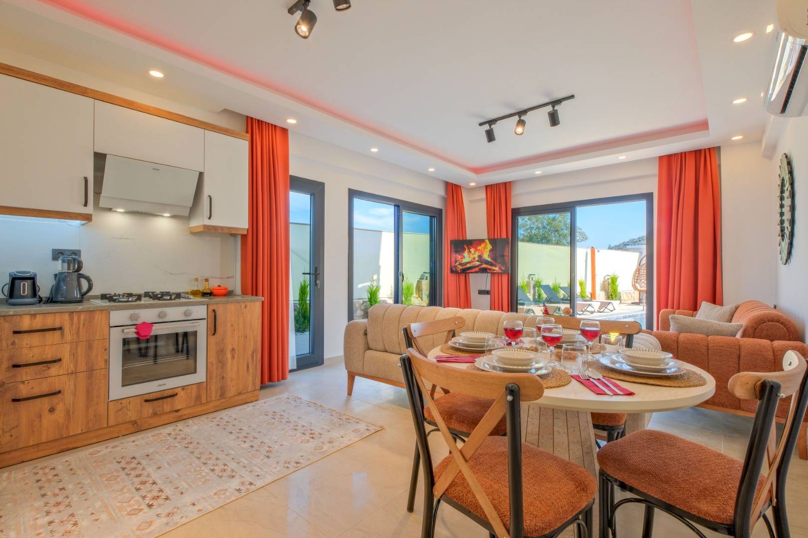 Fethiye Bozyer'de Geniş Ailelere Uygun, Özel Havuzlu, 3+1 Kiralık Villa