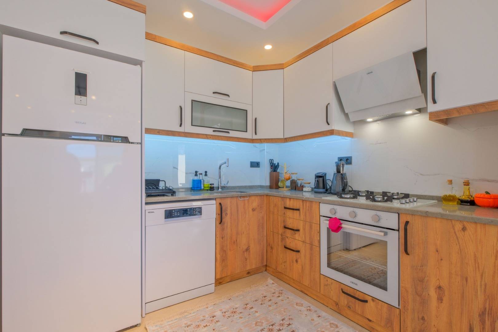 Fethiye Bozyer'de Geniş Ailelere Uygun, Özel Havuzlu, 3+1 Kiralık Villa