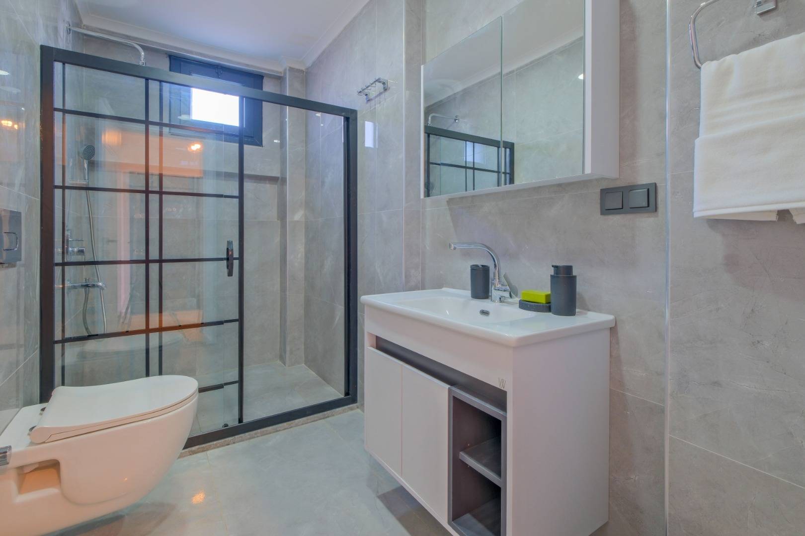 Fethiye Bozyer'de Geniş Ailelere Uygun, Özel Havuzlu, 3+1 Kiralık Villa