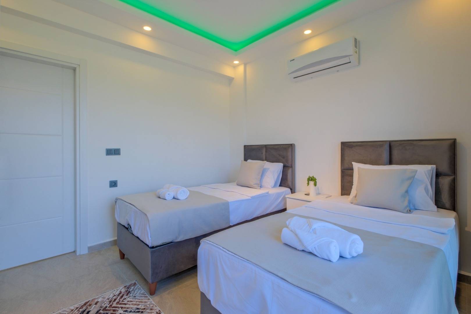 Fethiye Bozyer'de Geniş Ailelere Uygun, Özel Havuzlu, 3+1 Kiralık Villa