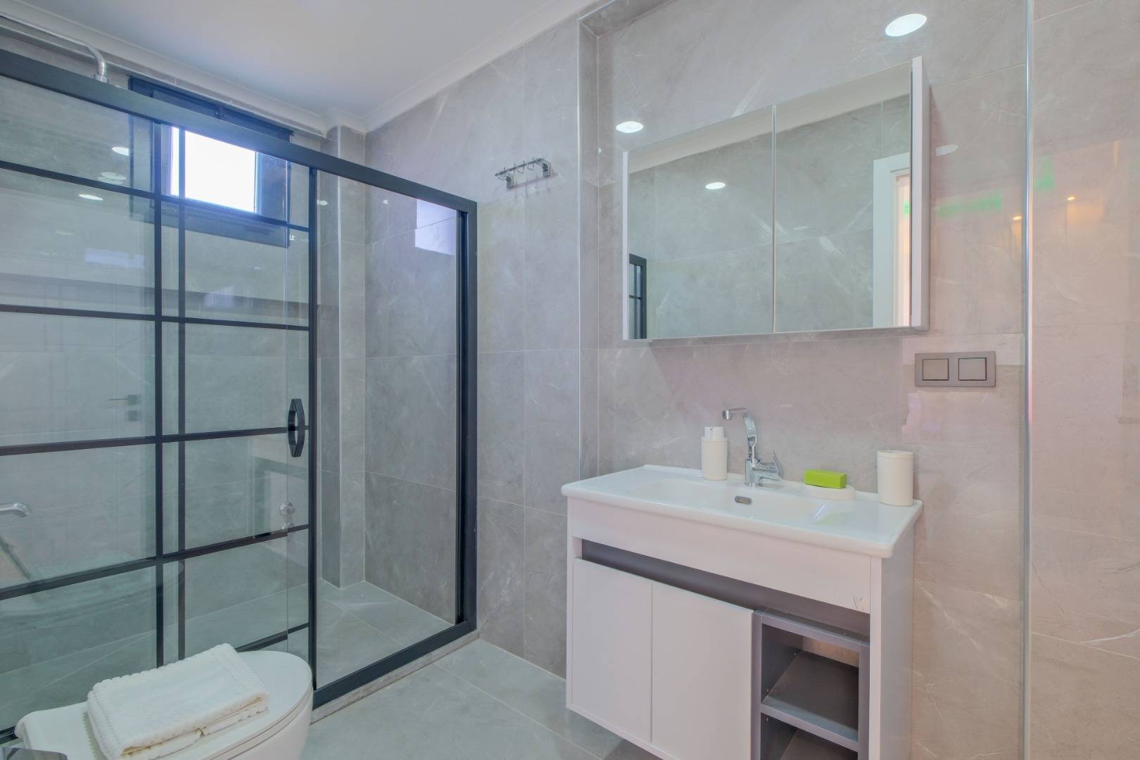 Fethiye Bozyer'de Geniş Ailelere Uygun, Özel Havuzlu, 3+1 Kiralık Villa